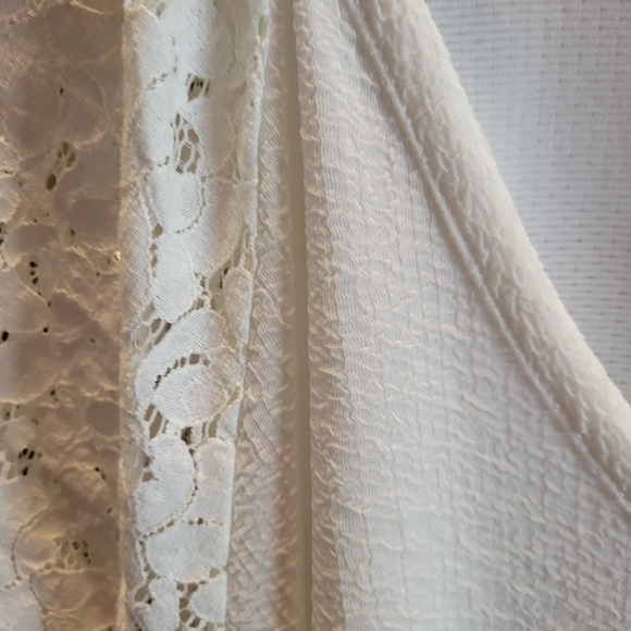 Carmen Marc Valvo Elegant White Top NWOT - Picture 4 of 5